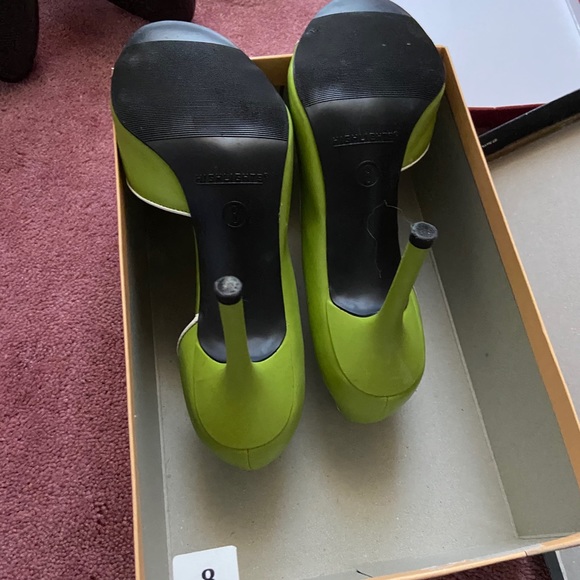 Womens shoes - Picture 3 of 3